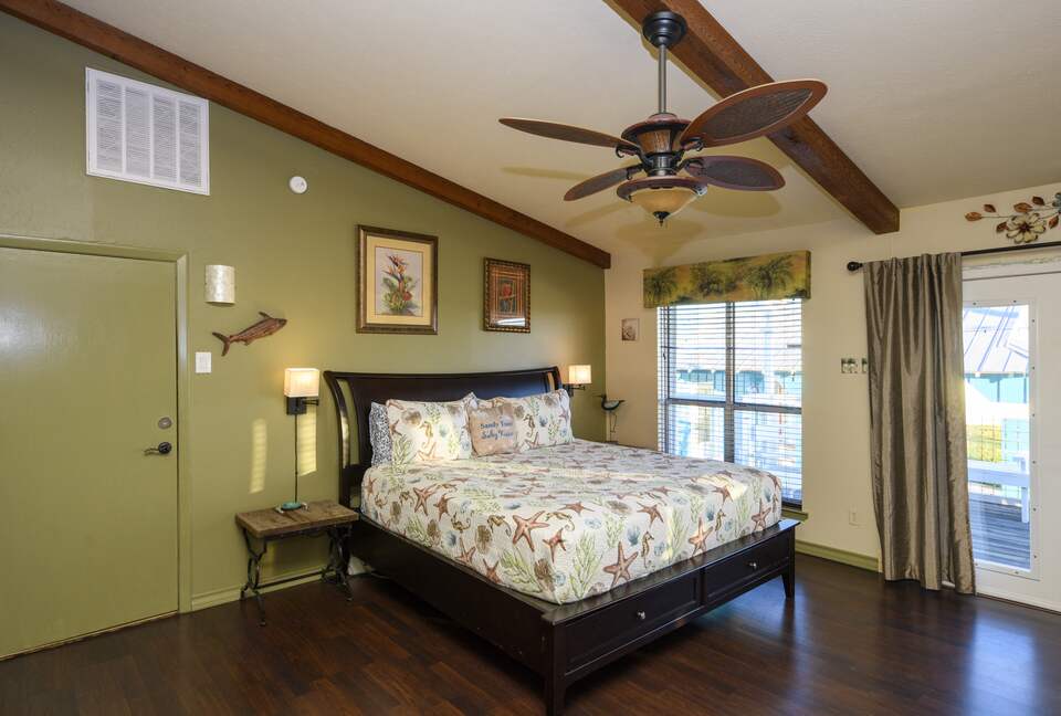 PalmTiki, Canal-based Tiki & Beach Themed Fun Escape in Rockport, Texas - Rockport, Texas