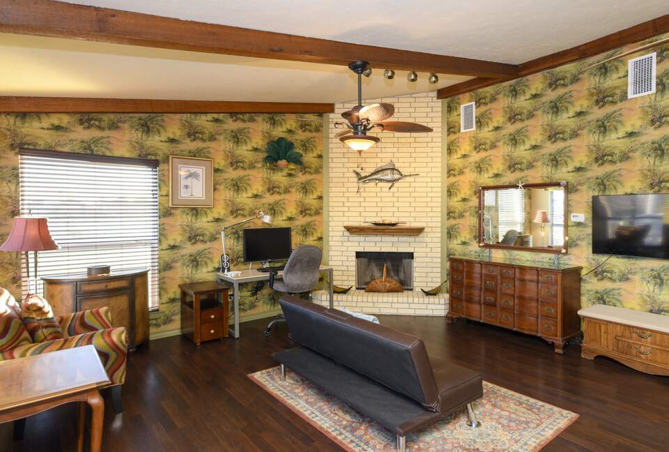 PalmTiki, Canal-based Tiki & Beach Themed Fun Escape in Rockport, Texas - Rockport, Texas