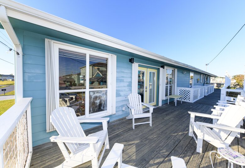 PalmTiki, Canal-based Tiki & Beach Themed Fun Escape in Rockport, Texas - Rockport, Texas