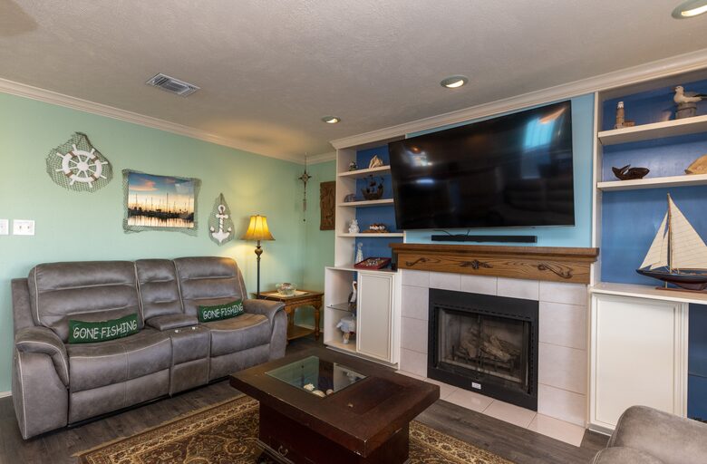 PalmTiki, Canal-based Tiki & Beach Themed Fun Escape in Rockport, Texas - Rockport, Texas