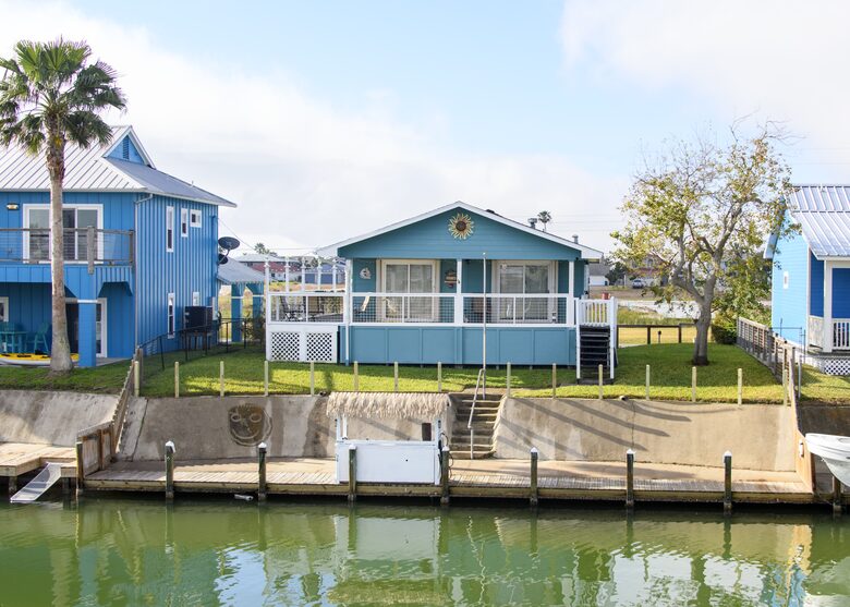 PalmTiki, Canal-based Tiki & Beach Themed Fun Escape in Rockport, Texas - Rockport, Texas