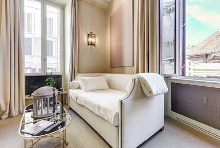 The Flair | Pantheon view - Rome, Italy