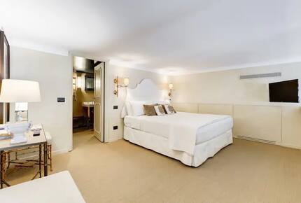 The Flair | Pantheon view - Rome, Italy