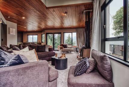 Queenstown home with stunning views and space for the family - Queenstown, New Zealand