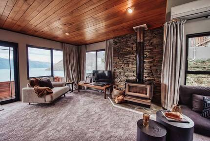 Queenstown home with stunning views and space for the family - Queenstown, New Zealand
