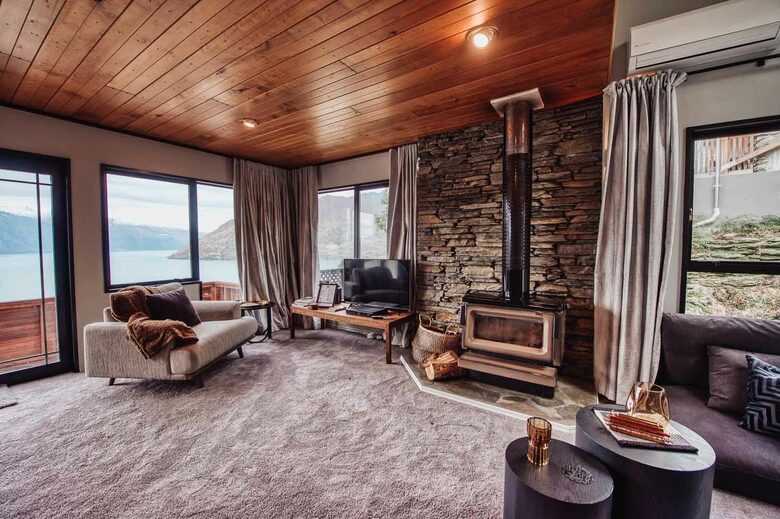 Queenstown home with stunning views and space for the family - Queenstown, New Zealand