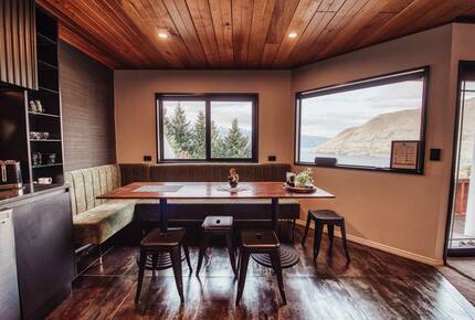 Queenstown home with stunning views and space for the family - Queenstown, New Zealand