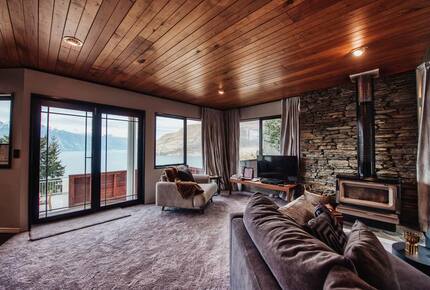 Queenstown home with stunning views and space for the family - Queenstown, New Zealand
