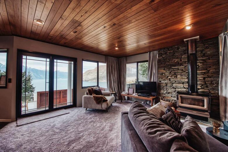 Queenstown home with stunning views and space for the family - Queenstown, New Zealand