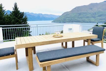 Queenstown home with stunning views and space for the family - Queenstown, New Zealand