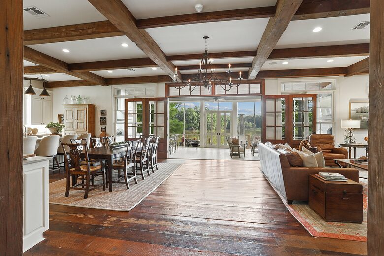 Stunning Saint Francisville Lakefront - Saint Francisville, Louisiana