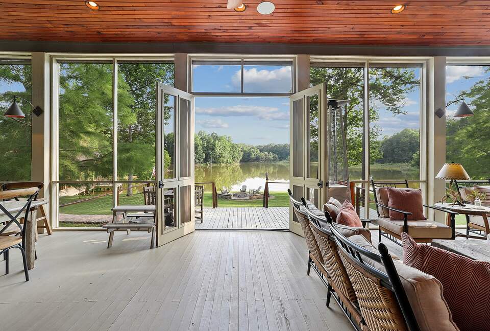 Stunning Saint Francisville Lakefront - Saint Francisville, Louisiana