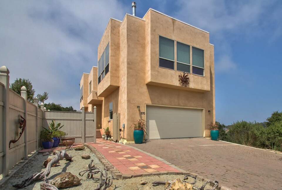 Gated Hilltop Home with Panoramic Bay Views - Royal Oaks, California