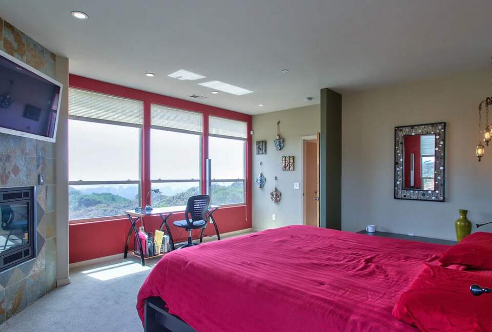 Gated Hilltop Home with Panoramic Bay Views - Royal Oaks, California