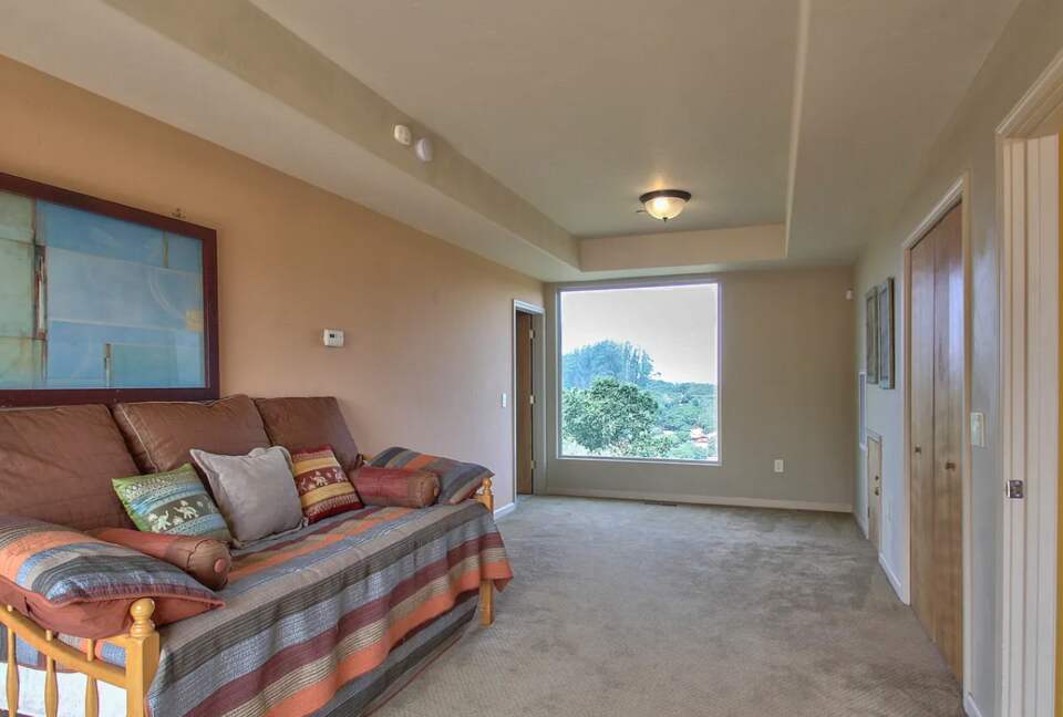 Gated Hilltop Home with Panoramic Bay Views - Royal Oaks, California