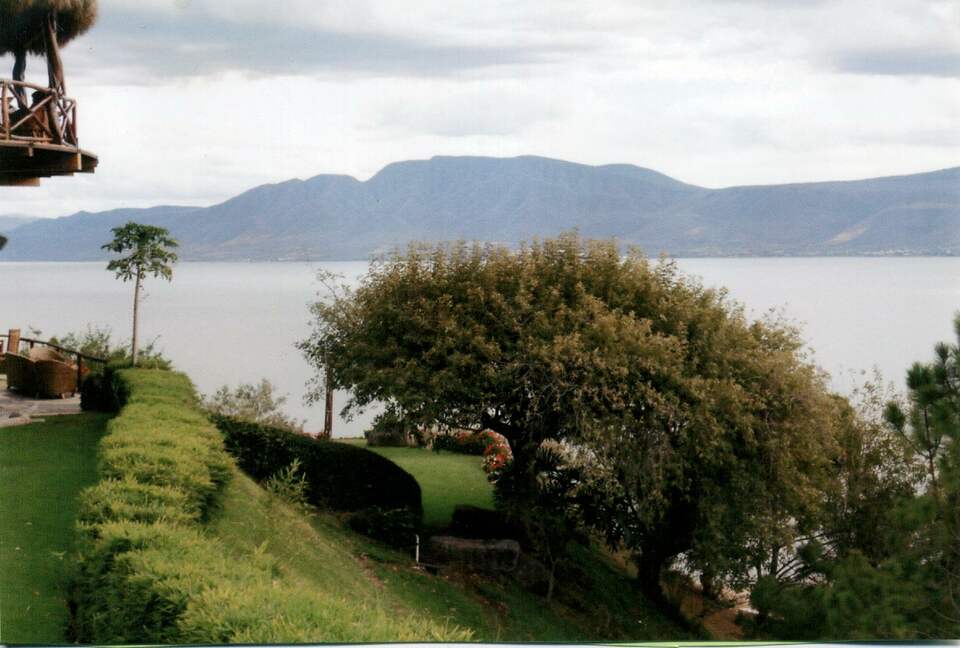 Bugam Villa - Charming Lakeside Home - Chapala, Mexico
