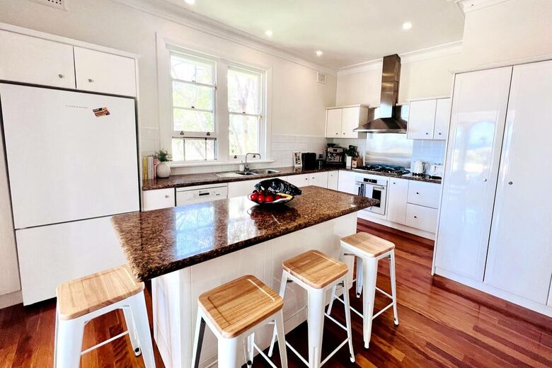 Stunning ocean view Manly home, walk to Manly beach and Sydney harbour - Manly, Australia