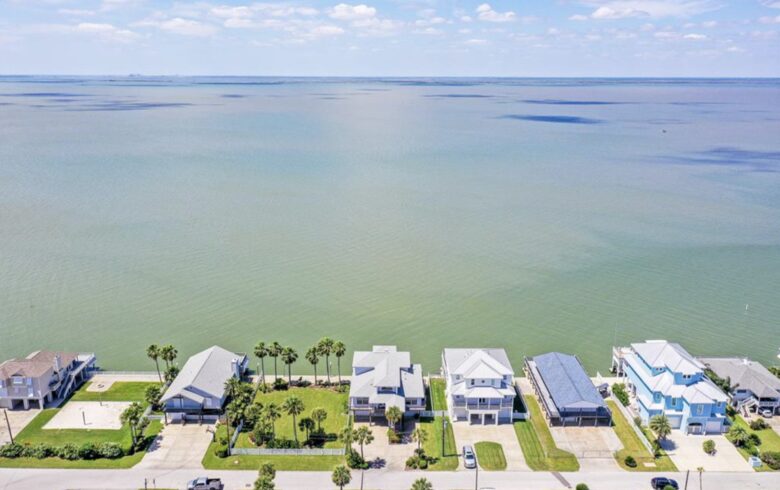 Bayfront Getaway with a Pool and Hot Tub - Galveston, Texas