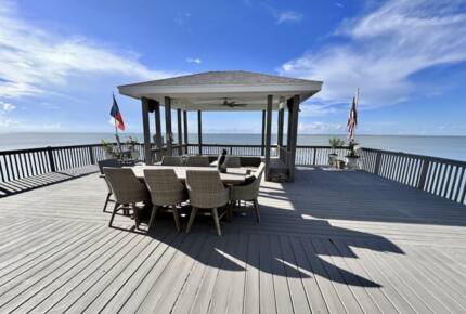 Bayfront Getaway with a Pool and Hot Tub - Galveston, Texas
