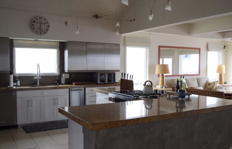 Bayfront Getaway with a Pool and Hot Tub - Galveston, Texas