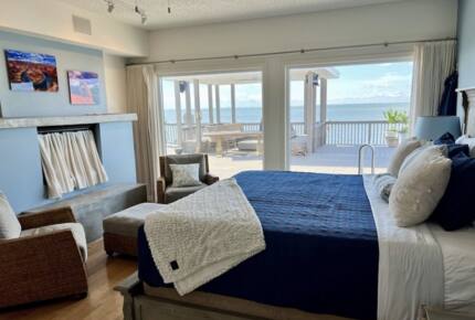Bayfront Getaway with a Pool and Hot Tub - Galveston, Texas