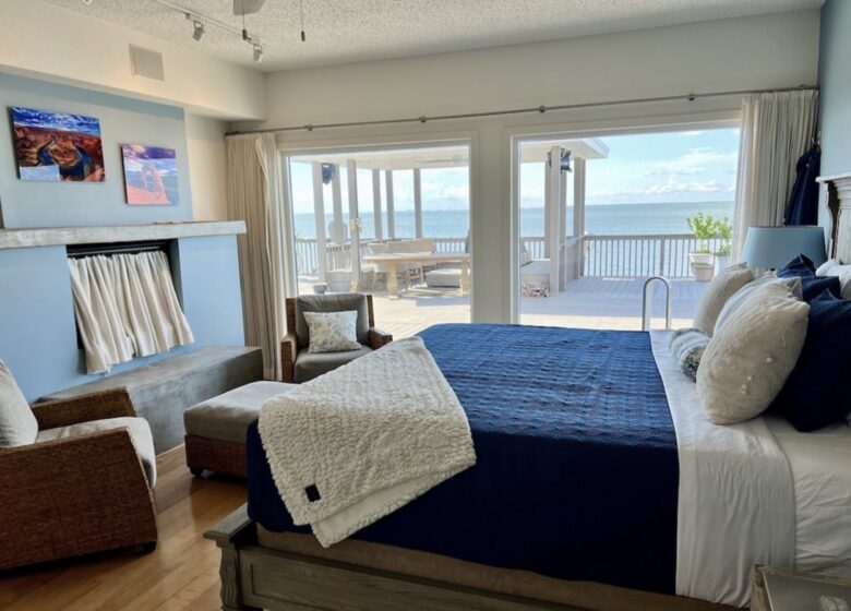 Bayfront Getaway with a Pool and Hot Tub - Galveston, Texas