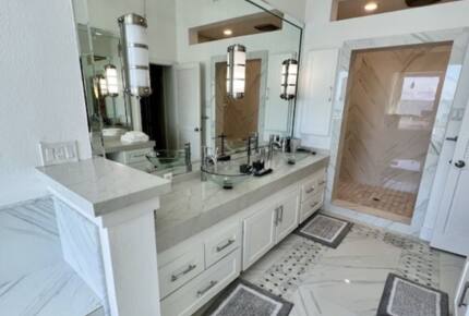 Bayfront Getaway with a Pool and Hot Tub - Galveston, Texas