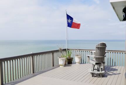 Bayfront Getaway with a Pool and Hot Tub - Galveston, Texas