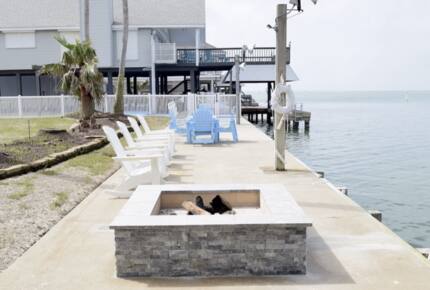 Bayfront Getaway with a Pool and Hot Tub - Galveston, Texas