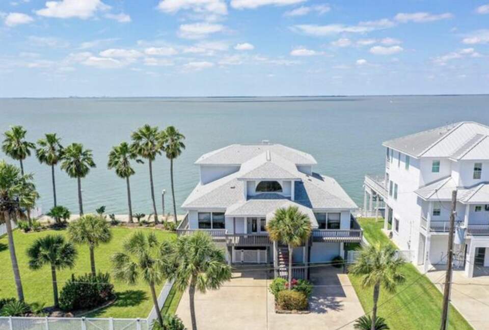 Bayfront Getaway with a Pool and Hot Tub - Galveston, Texas
