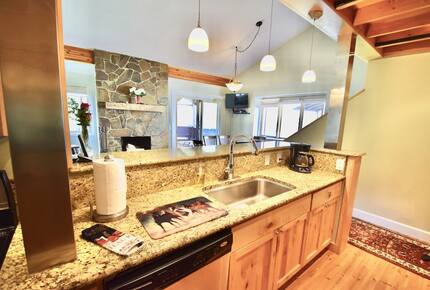 Jackson Hole Gorgeous Condo | Top Location | Great Views - Wilson, Wyoming