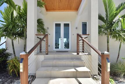 Governor's Harbour High-end Home | Large Private Pool, Snorkeling, Cliff Jumping, Kayaks & SUP! - Governor's Harbour, Bahamas