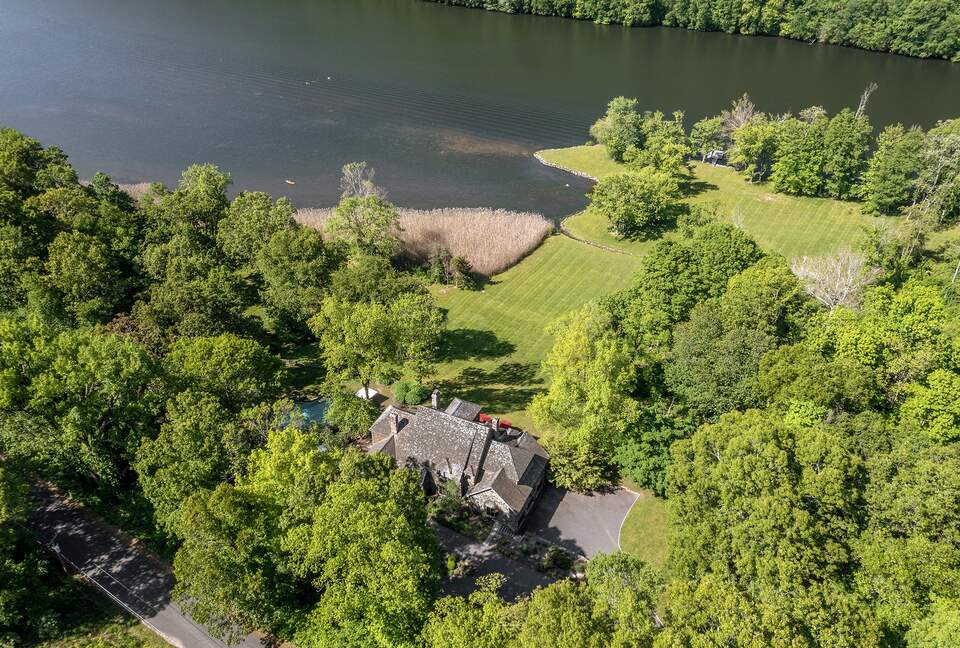 Gorgeous Lake House | 7 Bedrooms | Private Pool - Bridgewater, Connecticut