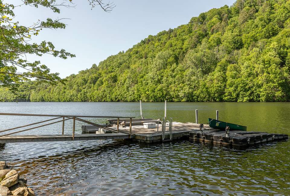 Gorgeous Lake House | 7 Bedrooms | Private Pool - Bridgewater, Connecticut