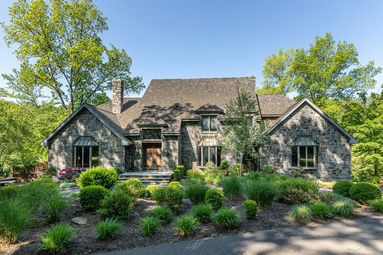 Gorgeous Lake House | 7 Bedrooms | Private Pool - Bridgewater, Connecticut