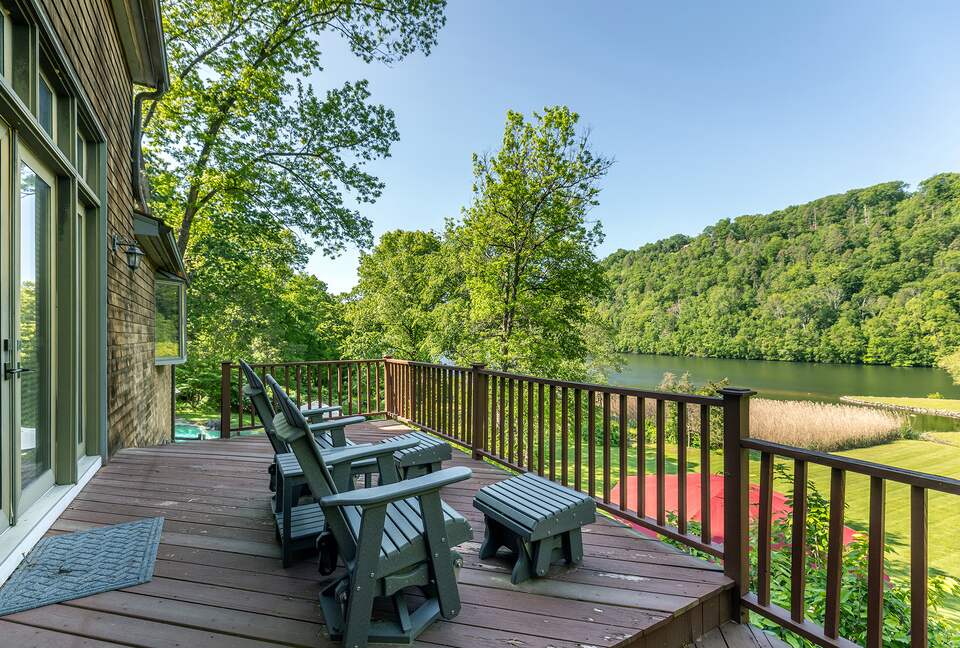 Gorgeous Lake House | 7 Bedrooms | Private Pool - Bridgewater, Connecticut