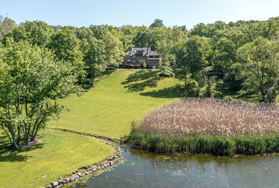 Gorgeous Lake House | 7 Bedrooms | Private Pool - Bridgewater, Connecticut