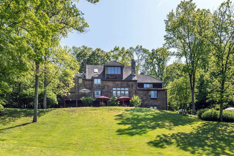 Gorgeous Lake House | 7 Bedrooms | Private Pool - Bridgewater, Connecticut