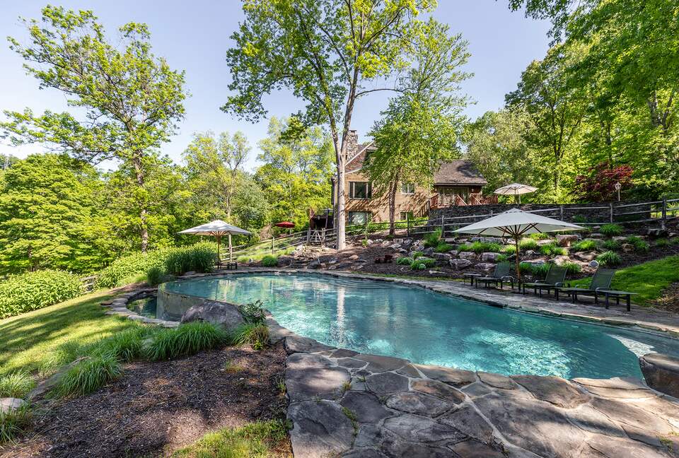 Gorgeous Lake House | 7 Bedrooms | Private Pool - Bridgewater, Connecticut