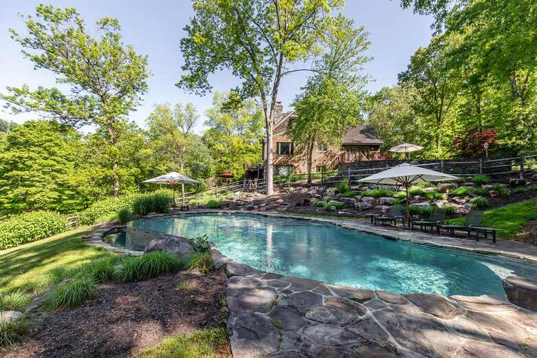 Gorgeous Lake House | 7 Bedrooms | Private Pool - Bridgewater, Connecticut