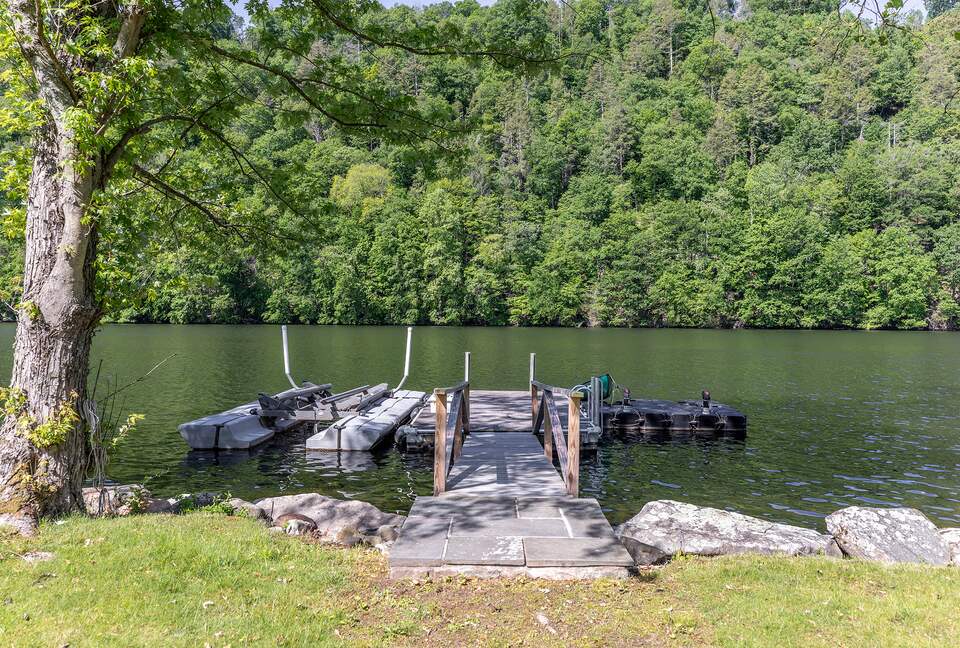 Gorgeous Lake House | 7 Bedrooms | Private Pool - Bridgewater, Connecticut