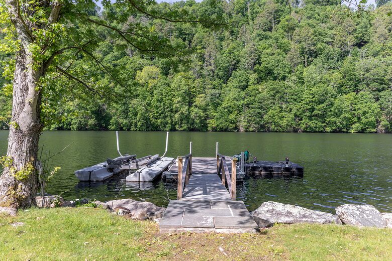 Gorgeous Lake House | 7 Bedrooms | Private Pool - Bridgewater, Connecticut