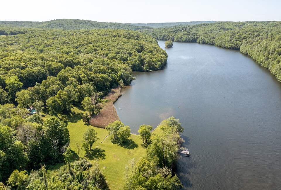 Gorgeous Lake House | 7 Bedrooms | Private Pool - Bridgewater, Connecticut