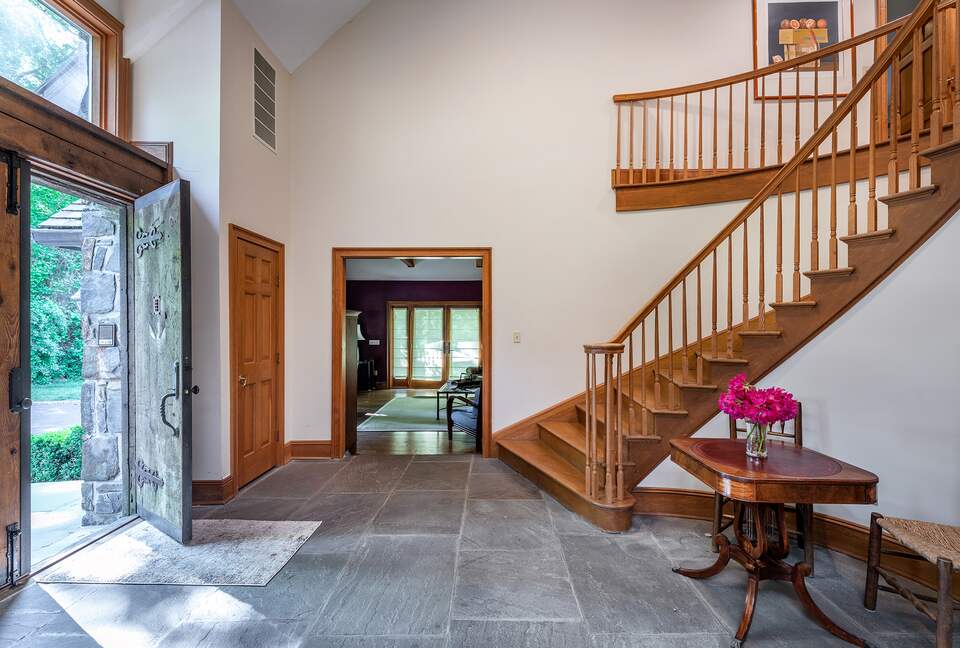 Gorgeous Lake House | 7 Bedrooms | Private Pool - Bridgewater, Connecticut