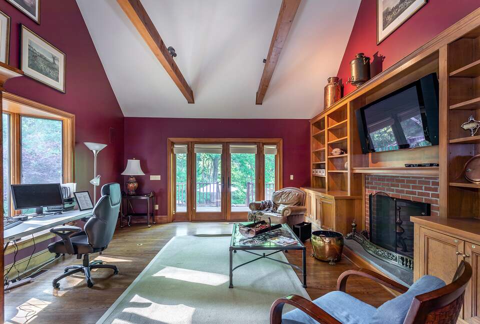 Gorgeous Lake House | 7 Bedrooms | Private Pool - Bridgewater, Connecticut