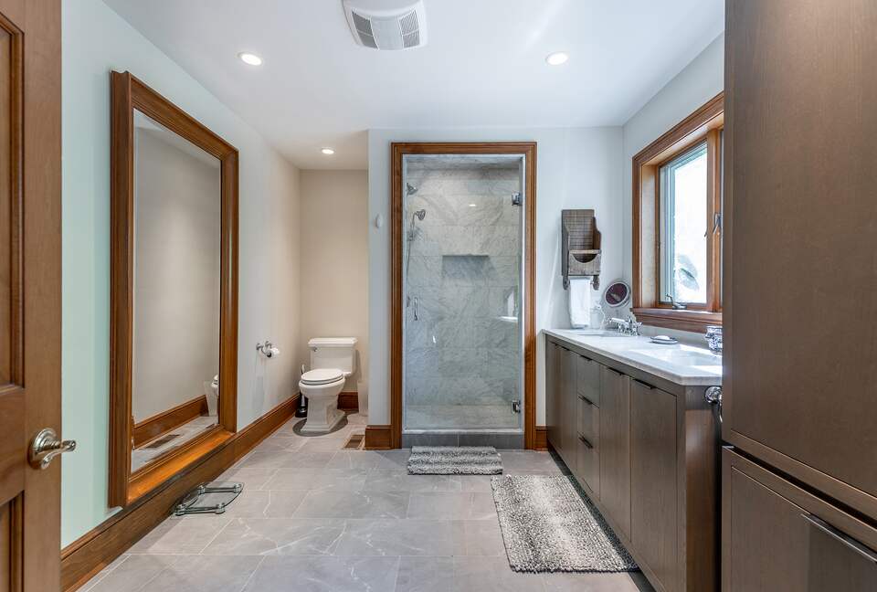 Gorgeous Lake House | 7 Bedrooms | Private Pool - Bridgewater, Connecticut