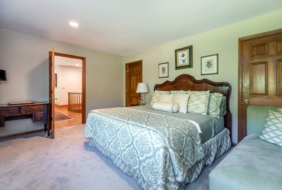 Gorgeous Lake House | 7 Bedrooms | Private Pool - Bridgewater, Connecticut