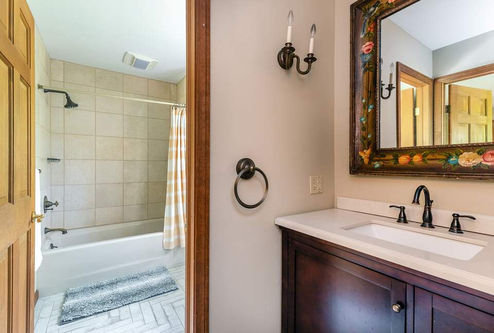 Gorgeous Lake House | 7 Bedrooms | Private Pool - Bridgewater, Connecticut