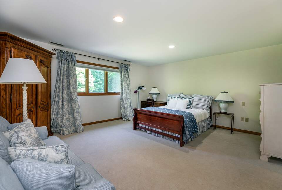 Gorgeous Lake House | 7 Bedrooms | Private Pool - Bridgewater, Connecticut