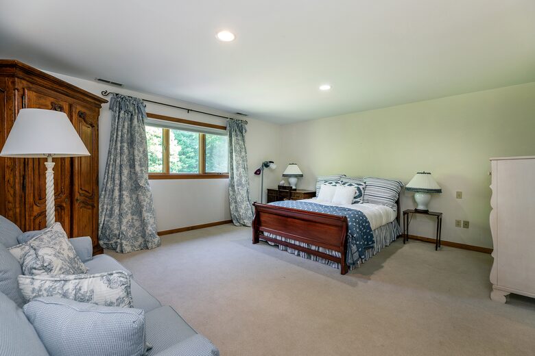 Gorgeous Lake House | 7 Bedrooms | Private Pool - Bridgewater, Connecticut